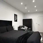 Apartment Spectrum House *